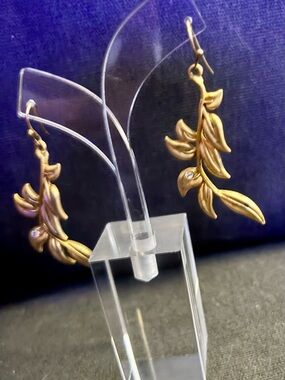 Source Unknown Gold Leaf Drop Earrings with Clear Accent Stone